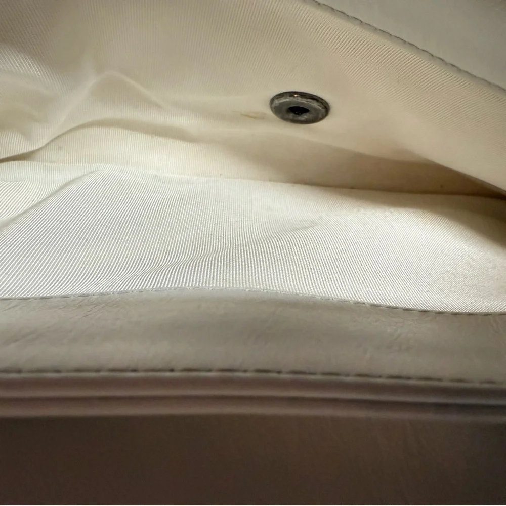 Chanel White Quilted Crossbody/Shoulder Bag with Chain